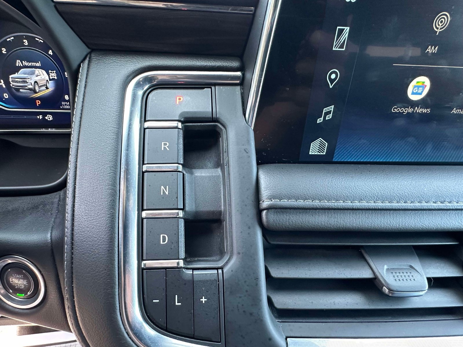 Used 2023 Chevrolet Tahoe Z71 w/ Luxury Package AWD/4WD image 13
