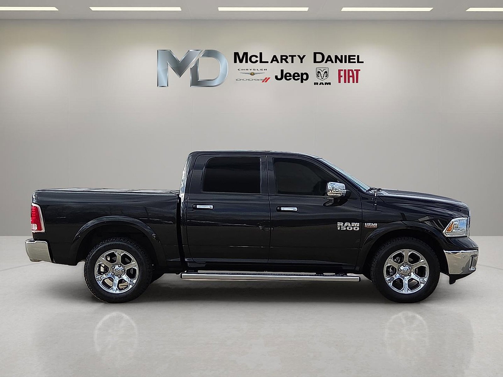 Used 2017 RAM 1500 Laramie w/ Convenience Group image 6