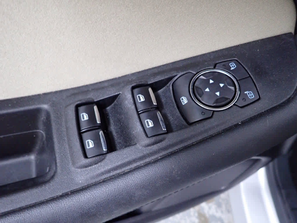 Used 2019 Ford Edge SE image 14