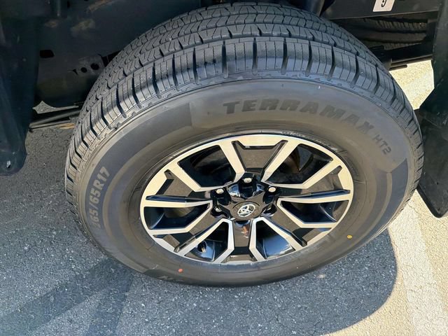Used 2022 Toyota Tacoma TRD Sport AWD/4WD image 30