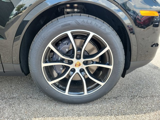 New 2026 Porsche Cayenne Coupe AWD/4WD image 14