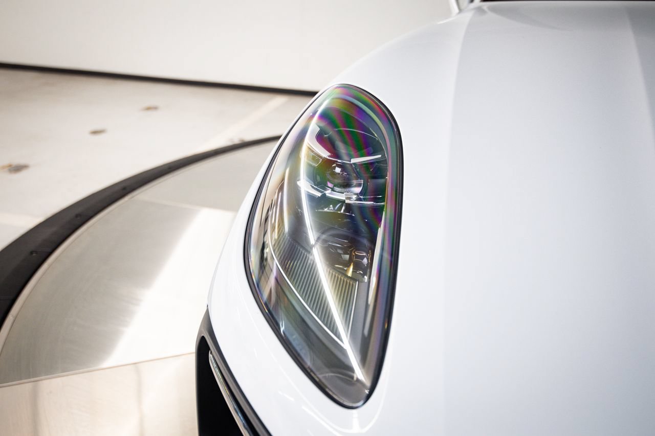 Certified 2023 Porsche Macan AWD/4WD image 13