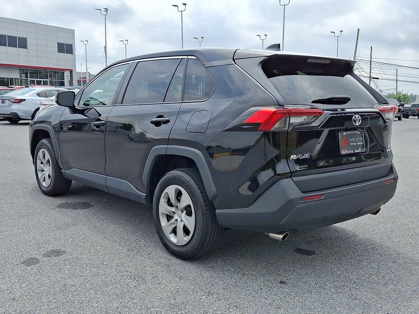 Used 2023 Toyota RAV4 LE AWD/4WD image 5