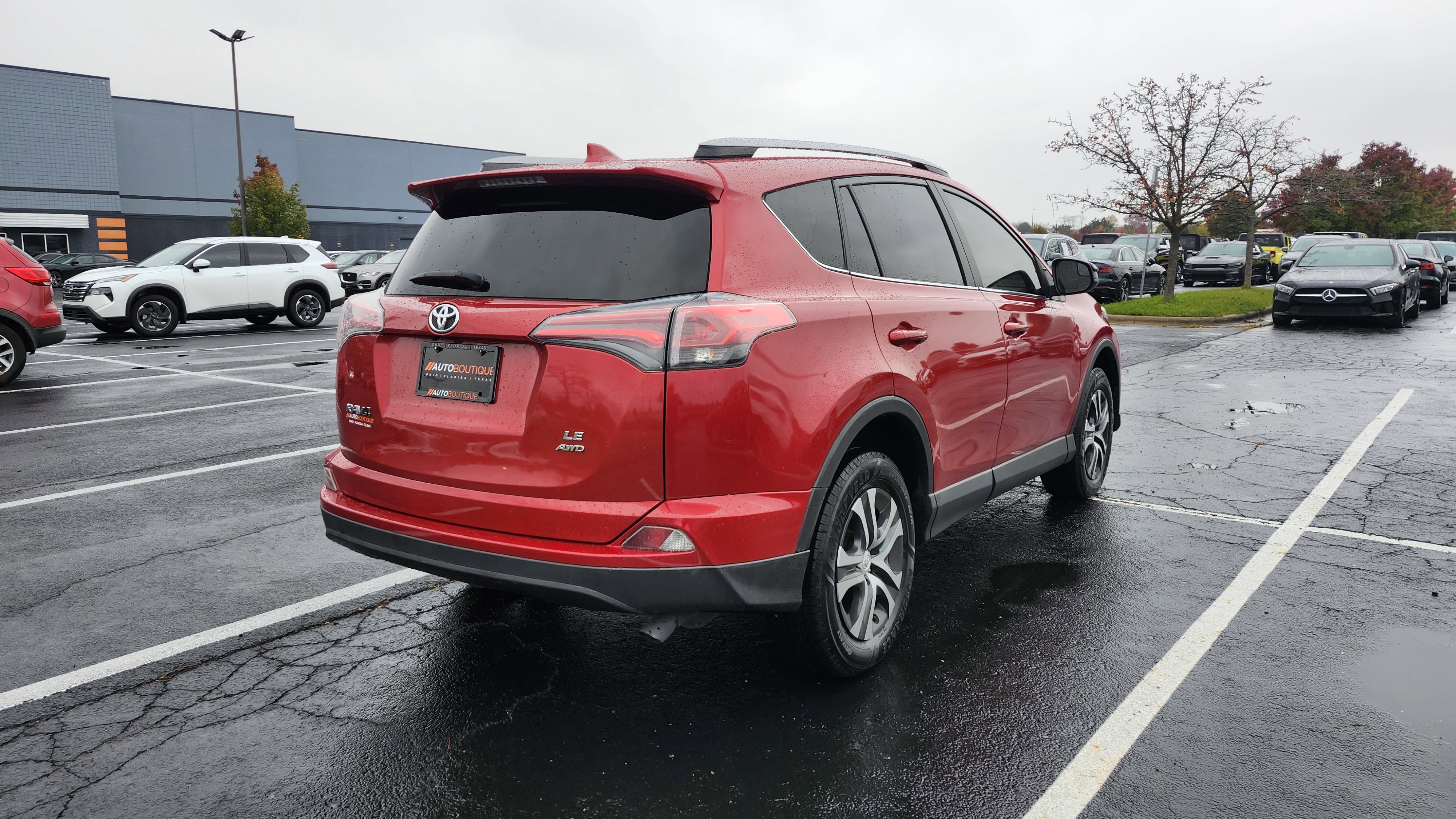 Used 2017 Toyota RAV4 LE image 11