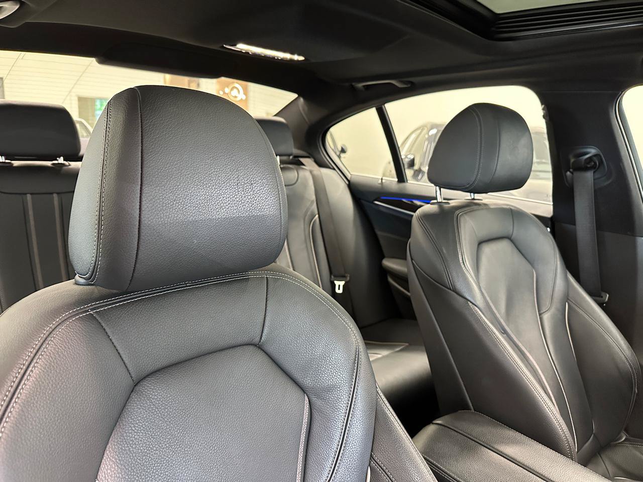 Used 2019 BMW 530i w/ Convenience Package RWD image 25