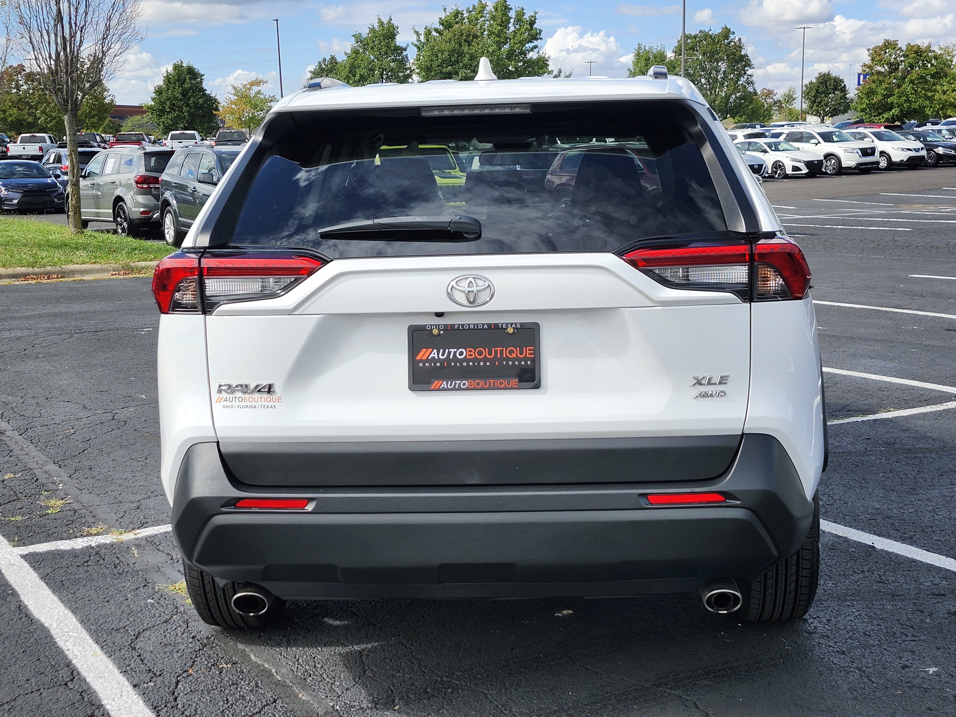 Used 2020 Toyota RAV4 XLE image 9