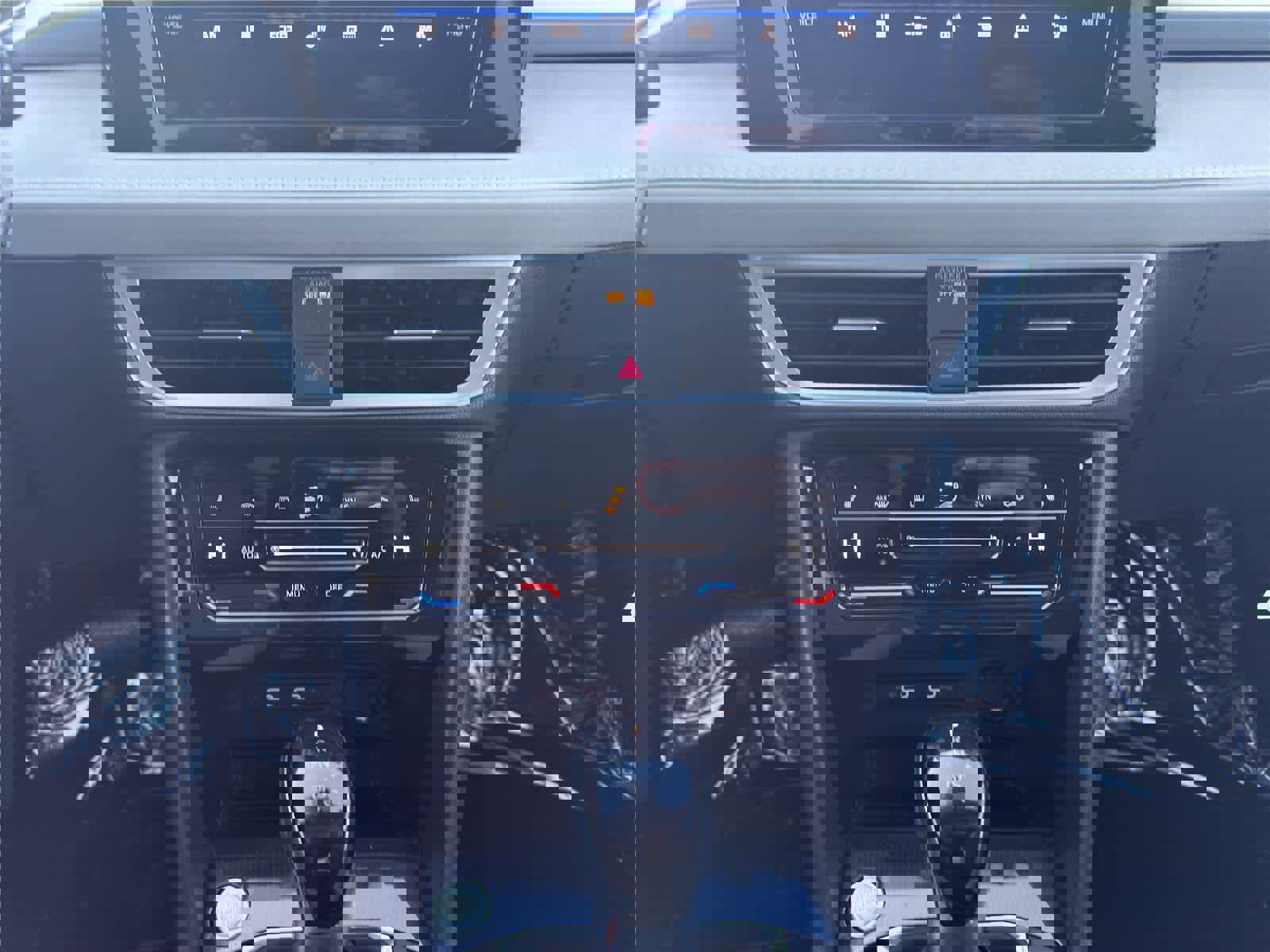 New 2026 Volkswagen Taos SE image 13