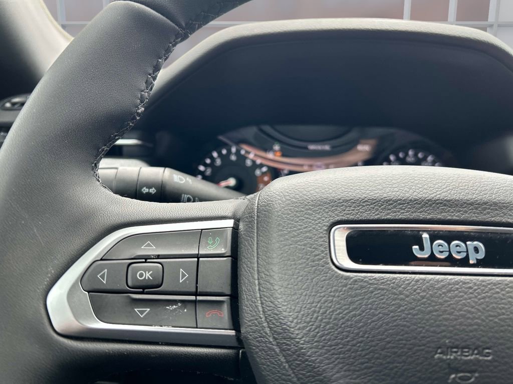 Used 2025 Jeep Compass Latitude AWD/4WD image 22