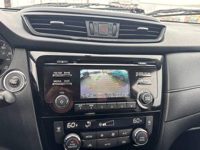 Used 2017 Nissan Rogue SV AWD/4WD image 22
