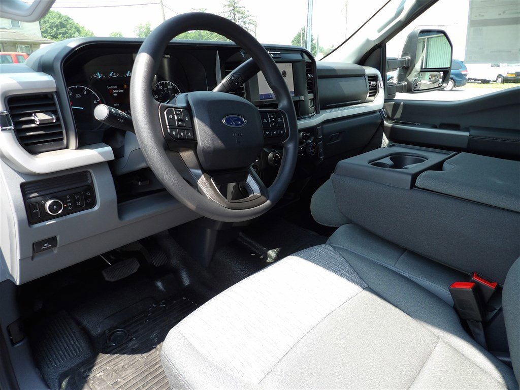 New 2025 Ford F350 XLT w/ FX4 Off-Road Package image 17