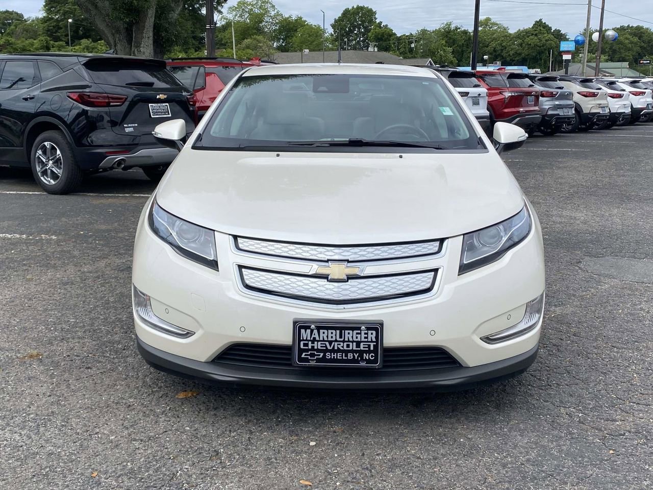 Used 2013 Chevrolet Volt Premium w/ Premium Trim Package FWD image 2