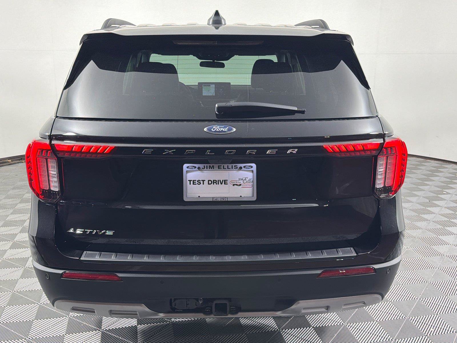 Used 2025 Ford Explorer Active w/ Active Comfort Package RWD image 6