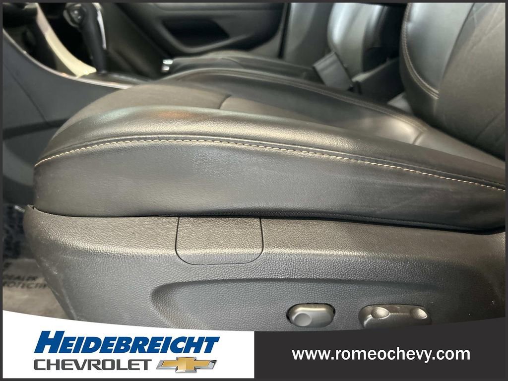 Certified 2022 Chevrolet Trax LT w/ LT Convenience Package AWD/4WD image 14