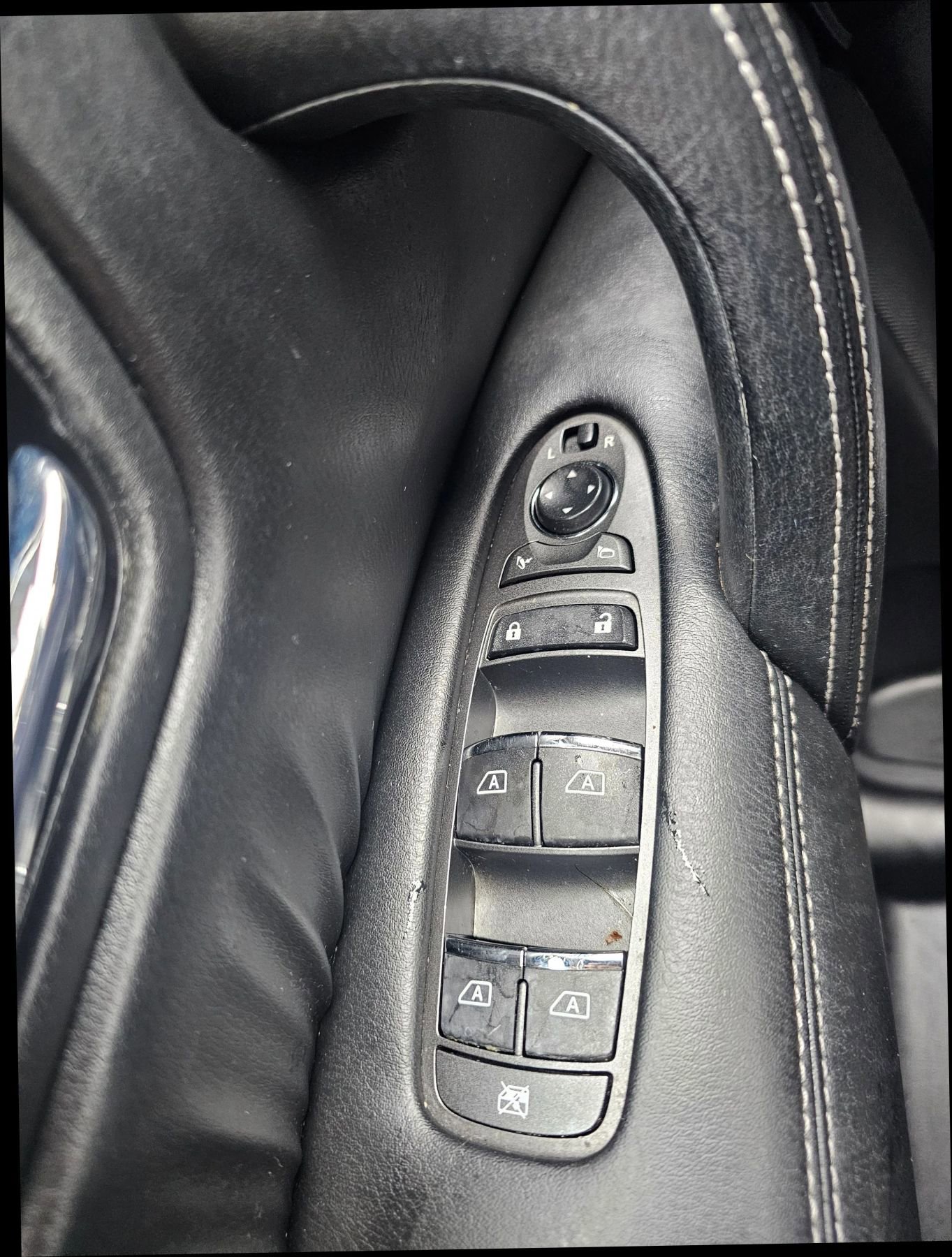 Used 2020 Nissan Armada SL w/ Premium Package image 22