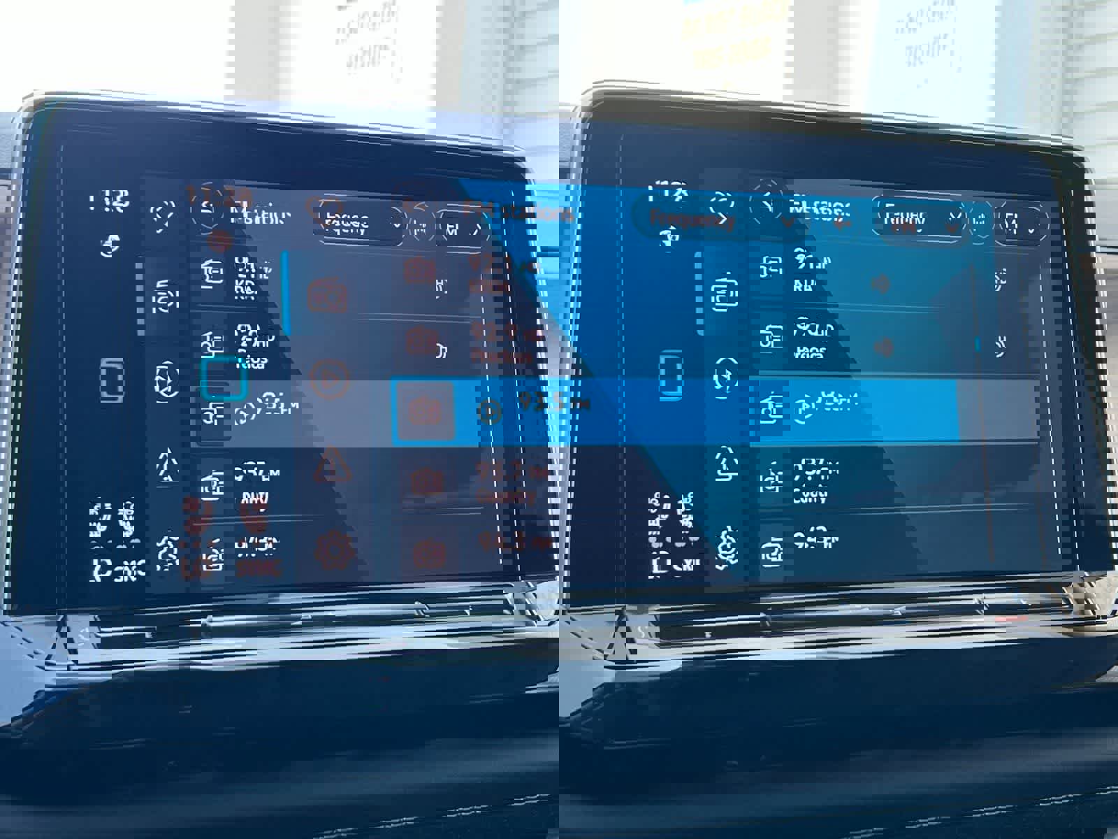 Used 2025 Volkswagen Atlas SE image 20