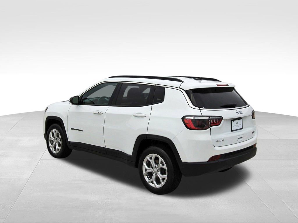 Used 2024 Jeep Compass Latitude image 3