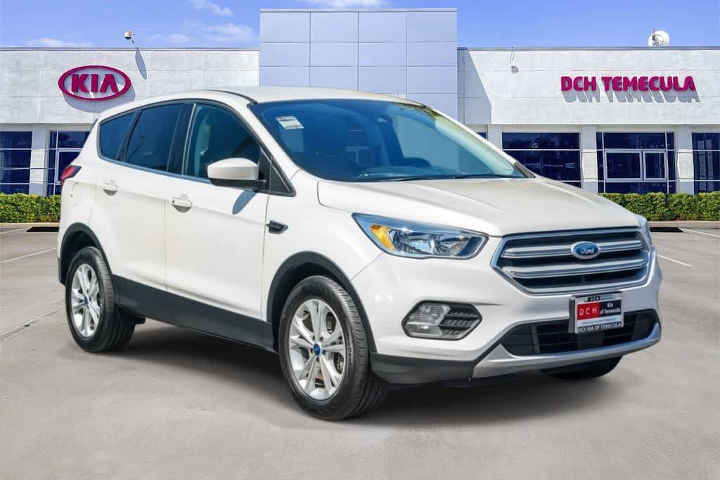 Used 2019 Ford Escape SE FWD image 3