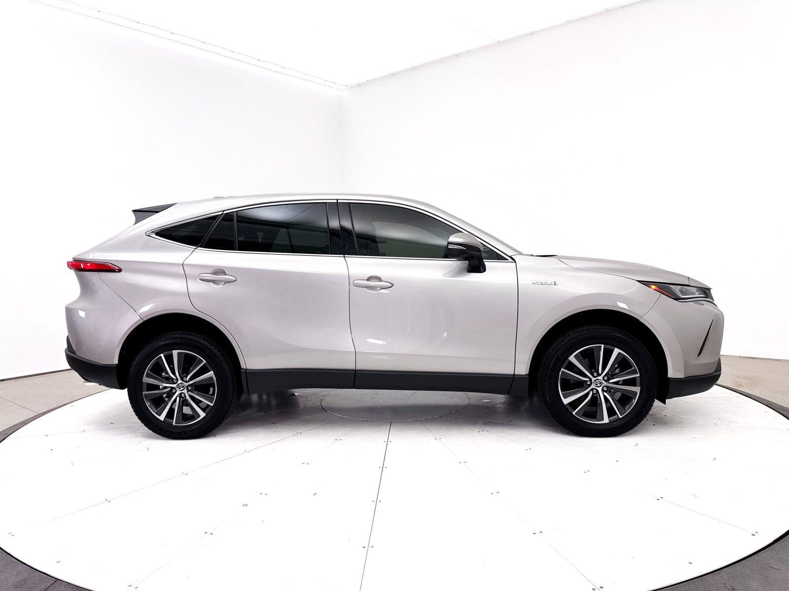 Used 2021 Toyota Venza LE w/ Carpet Mat Package (TMS) AWD/4WD image 39