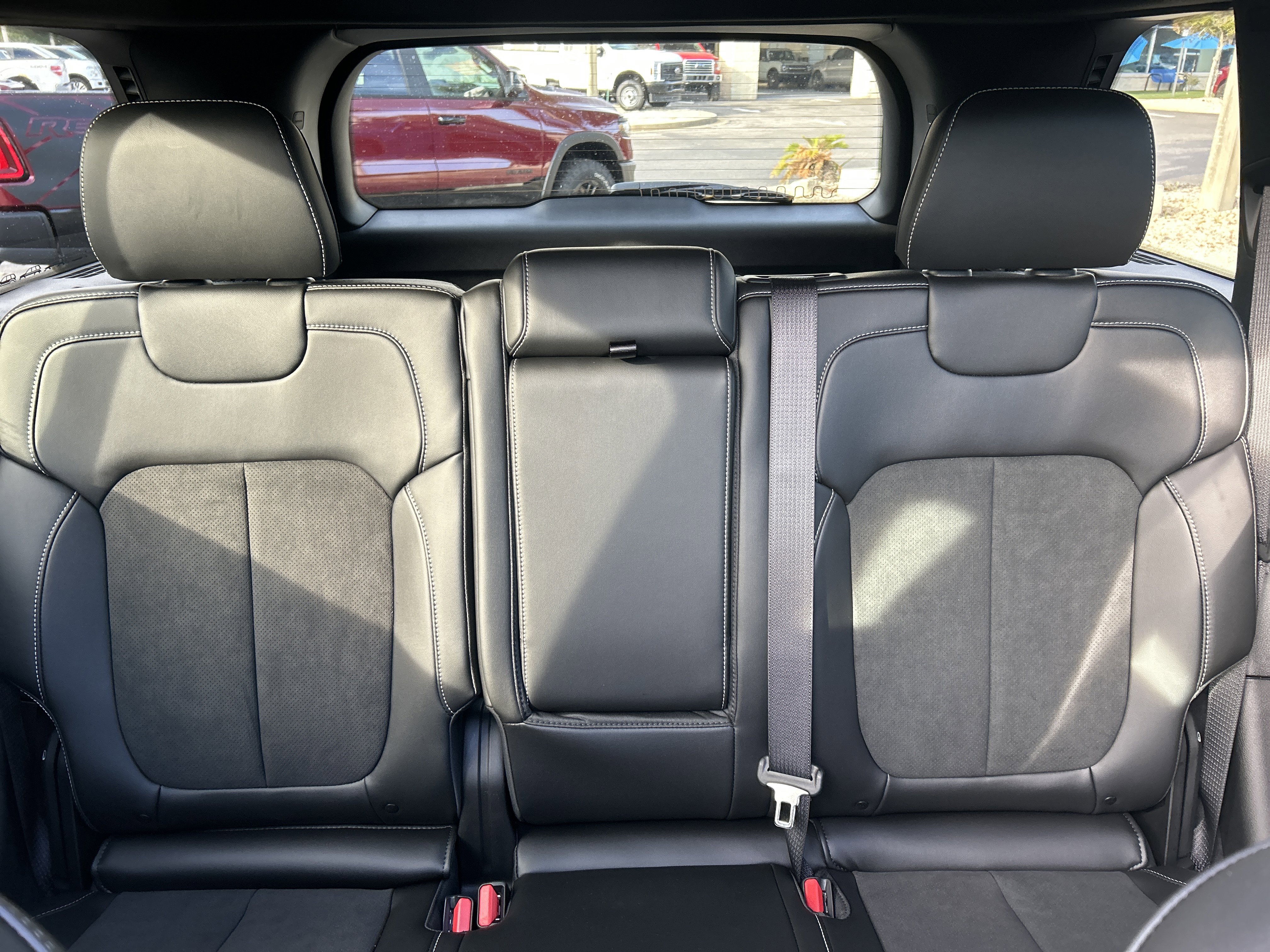 New 2025 Jeep Grand Cherokee Altitude image 17