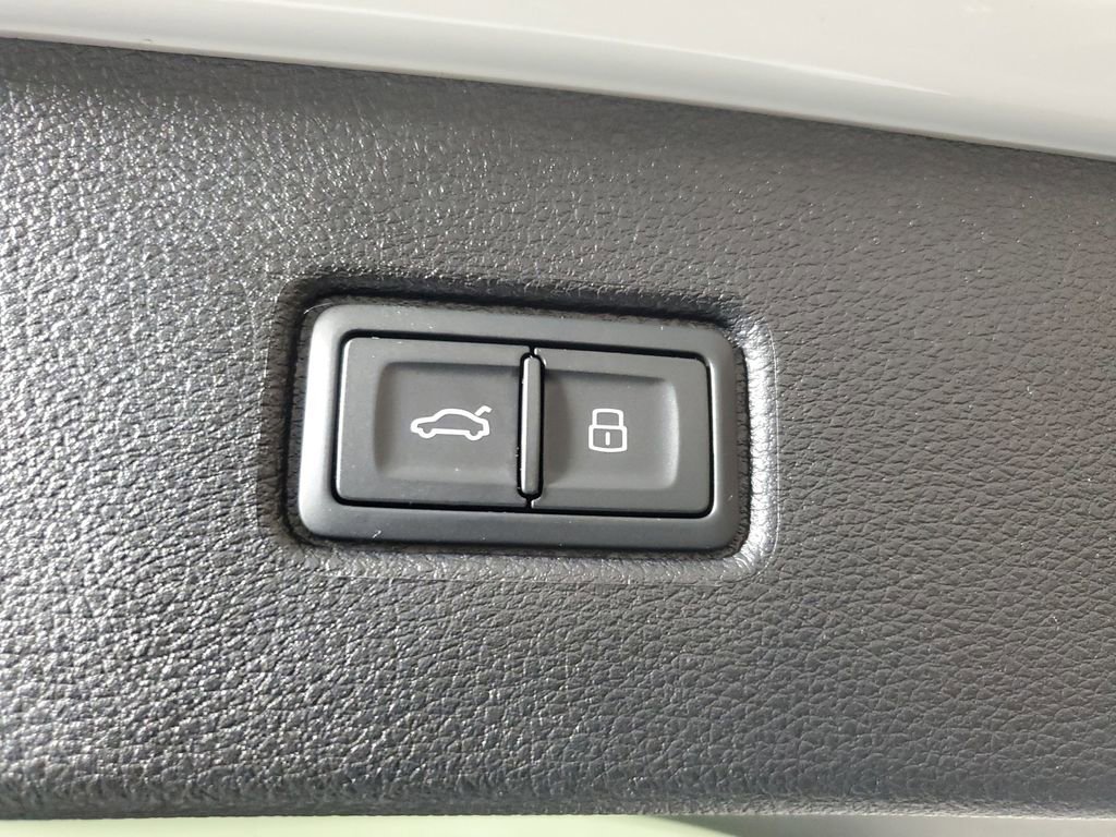 Used 2025 Audi Q7 3.0T Premium w/ Convenience Package image 9