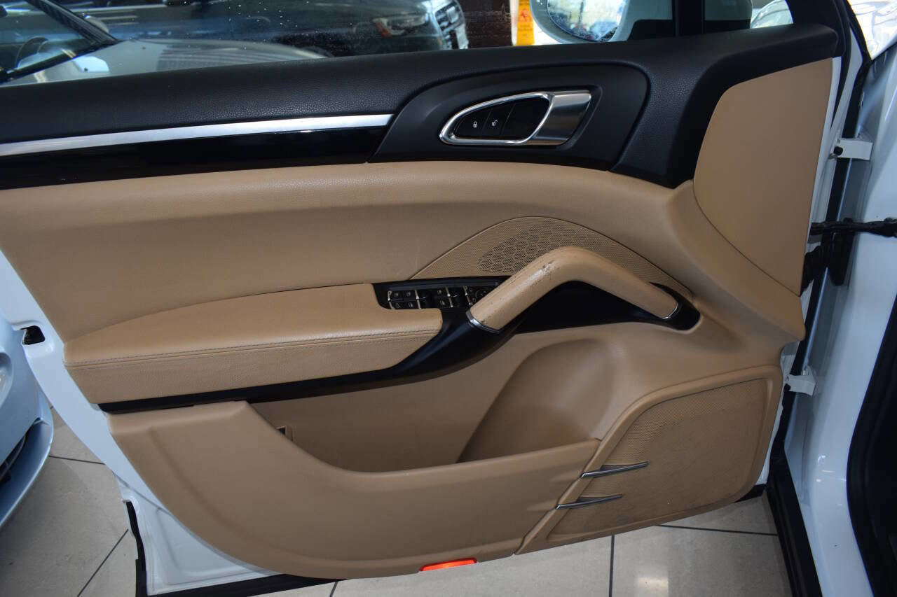 Used 2016 Porsche Cayenne image 12