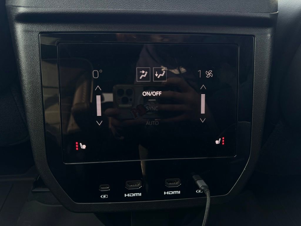 Used 2025 GMC Yukon Denali Ultimate image 18