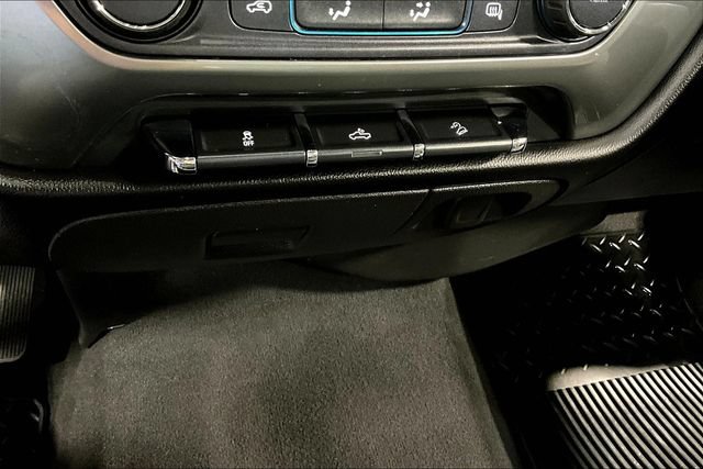 Used 2018 Chevrolet Silverado 1500 LT AWD/4WD image 17