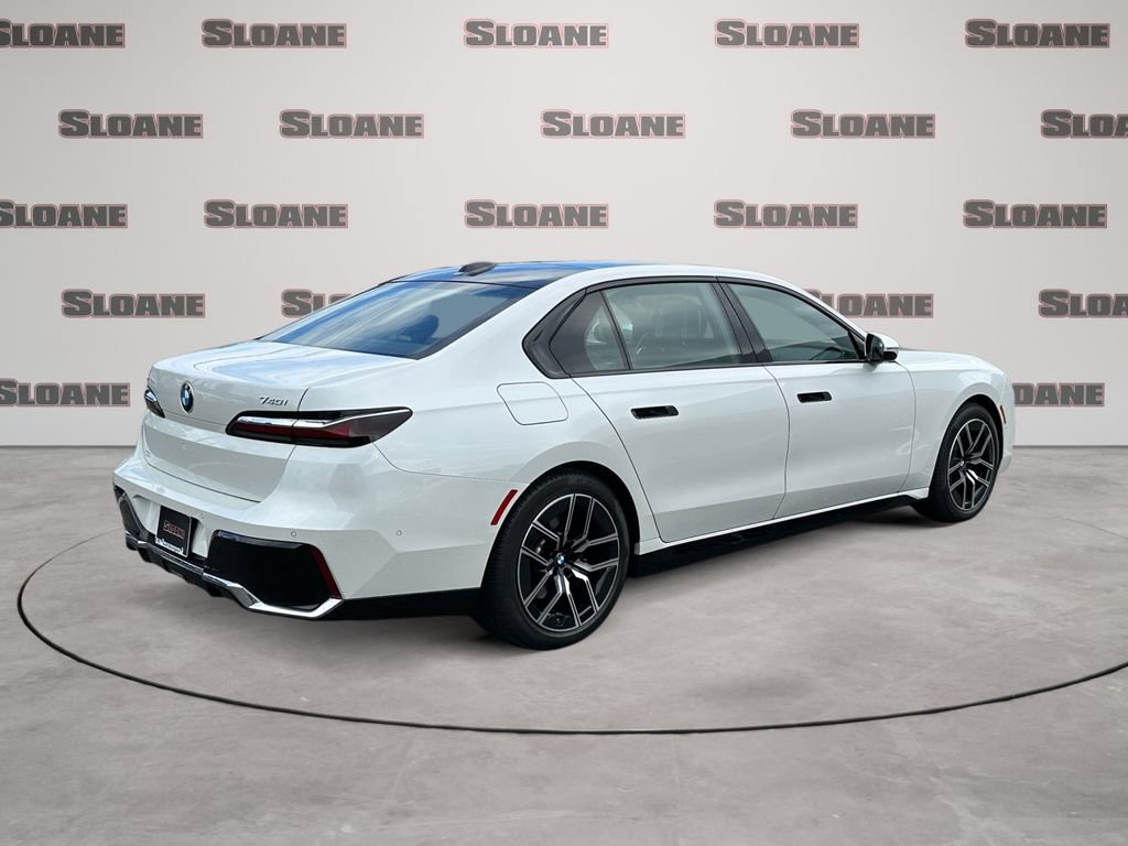 Used 2025 BMW 740i xDrive AWD/4WD image 5