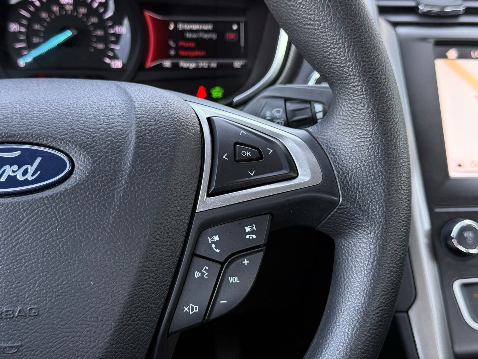 Used 2019 Ford Fusion SE FWD image 26