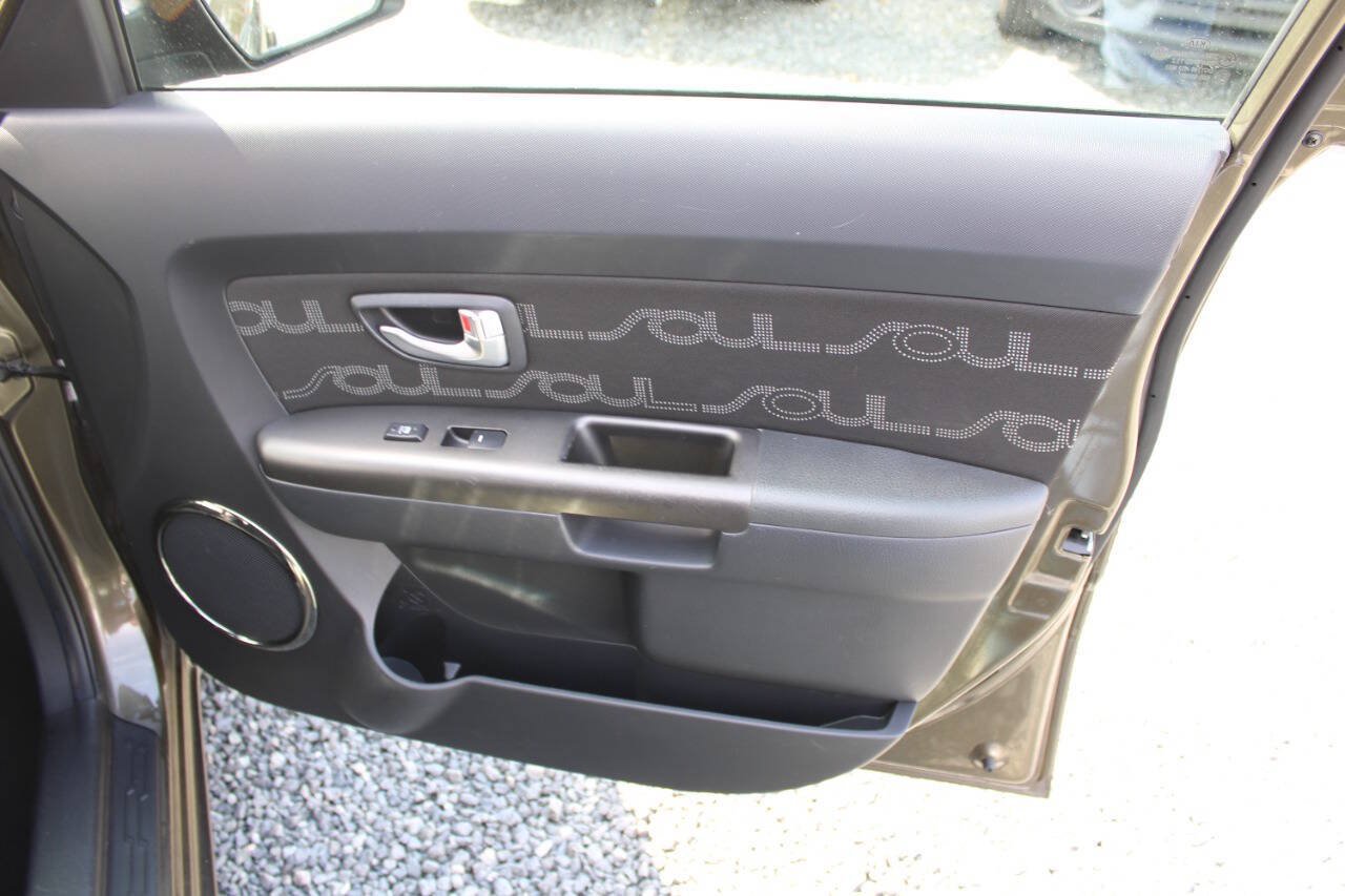 Used 2012 Kia Soul + FWD image 20