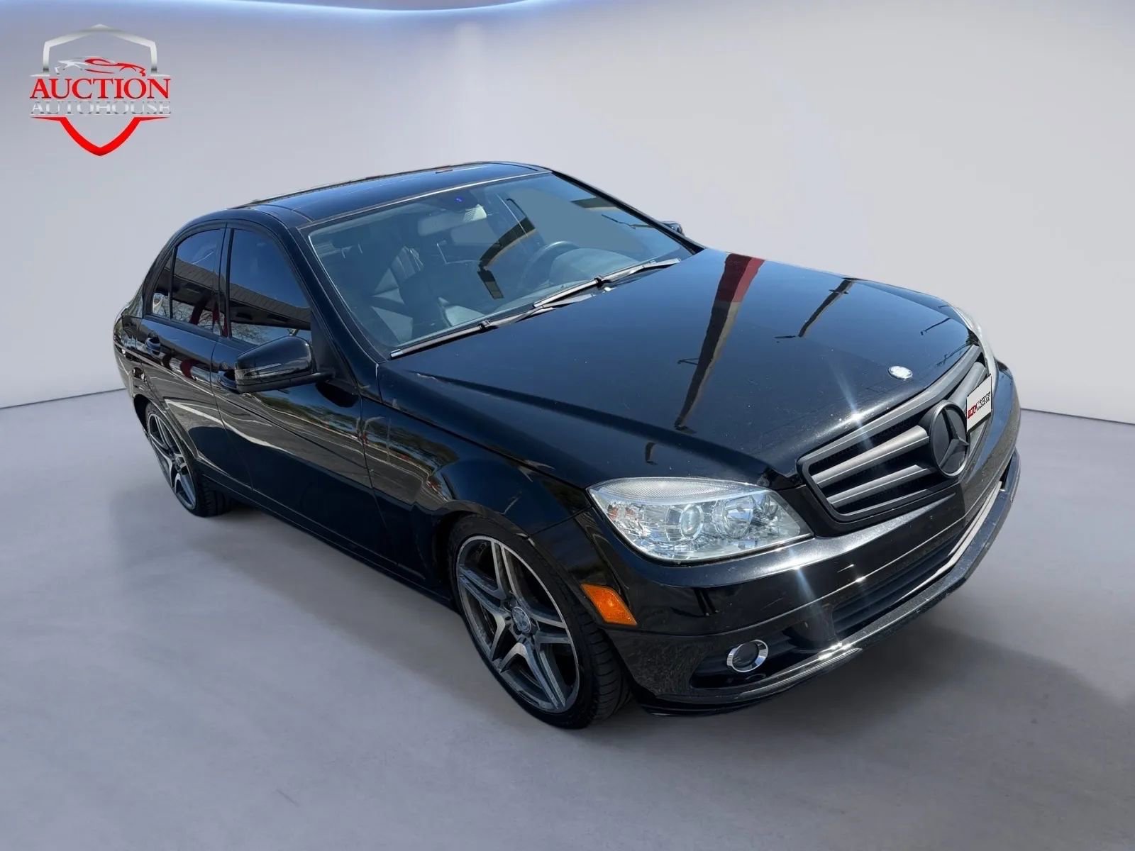 Used 2011 Mercedes-Benz C 300 C 300 4MATIC Luxury Sedan 4D image 2