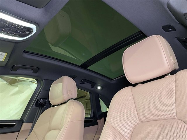 Certified 2025 Porsche Macan image 18