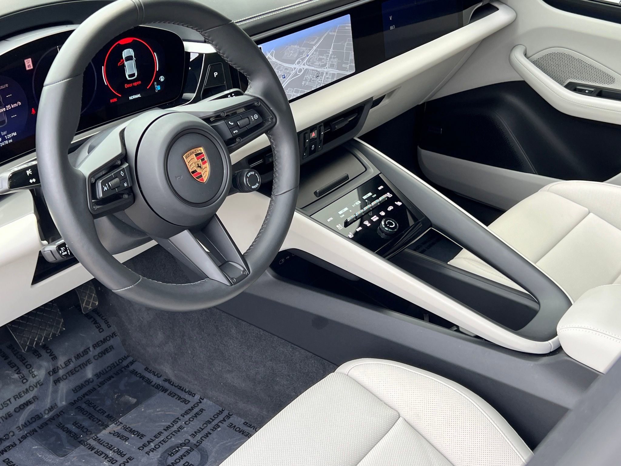 Used 2025 Porsche Macan Electric w/ Premium Package RWD image 26