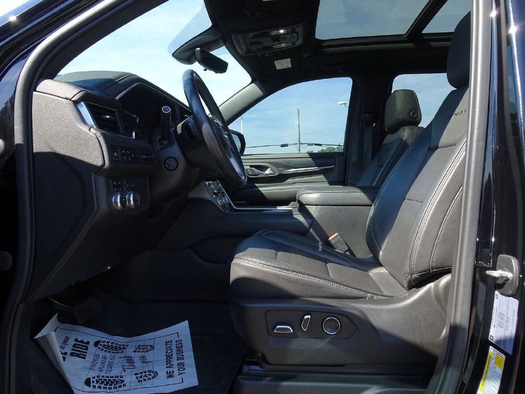 Used 2021 GMC Yukon XL Denali w/ Denali Premium Package AWD/4WD image 8