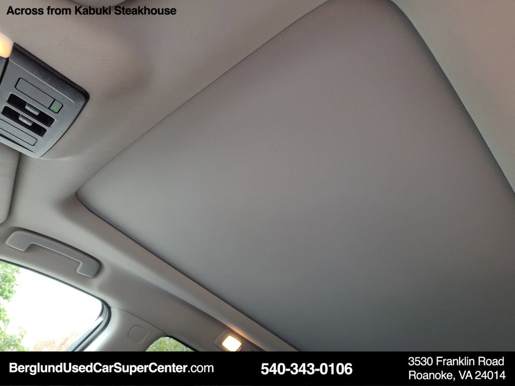 Used 2024 Nissan Pathfinder SV w/ SV Premium Package AWD/4WD image 21
