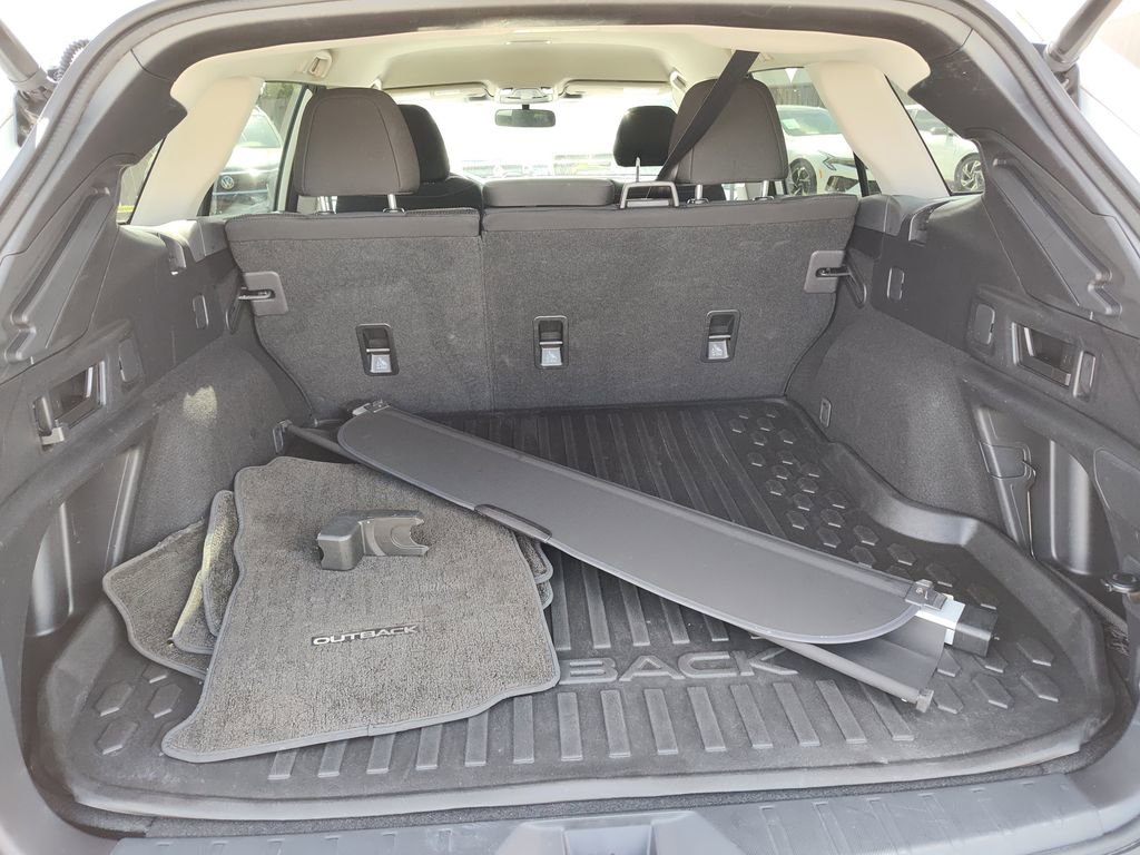 Used 2023 Subaru Outback Premium image 8