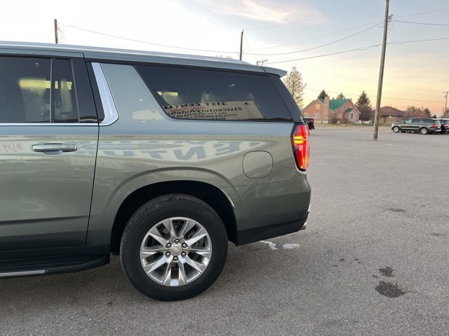 Used 2023 Chevrolet Suburban Premier image 6