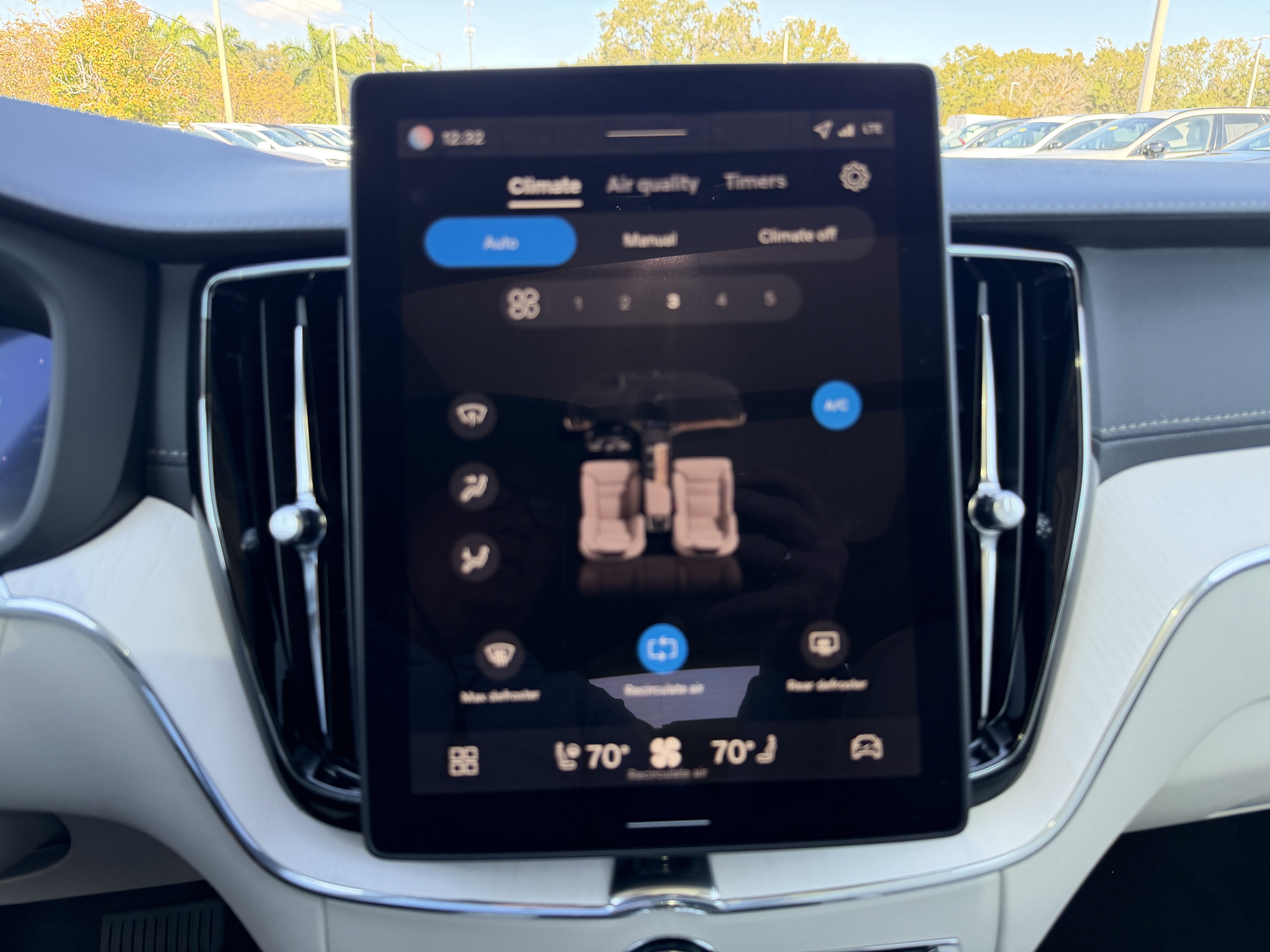 New 2026 Volvo XC60 T8 Ultra w/ Climate Package image 23