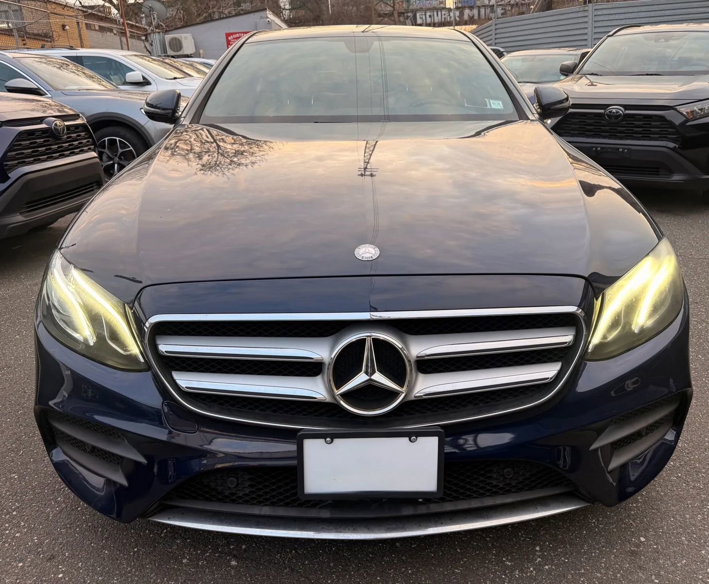 Used 2017 Mercedes-Benz E 300 4MATIC image 2