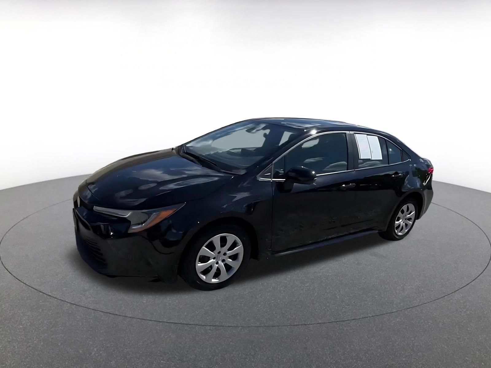 Used 2025 Toyota Corolla LE FWD image 8