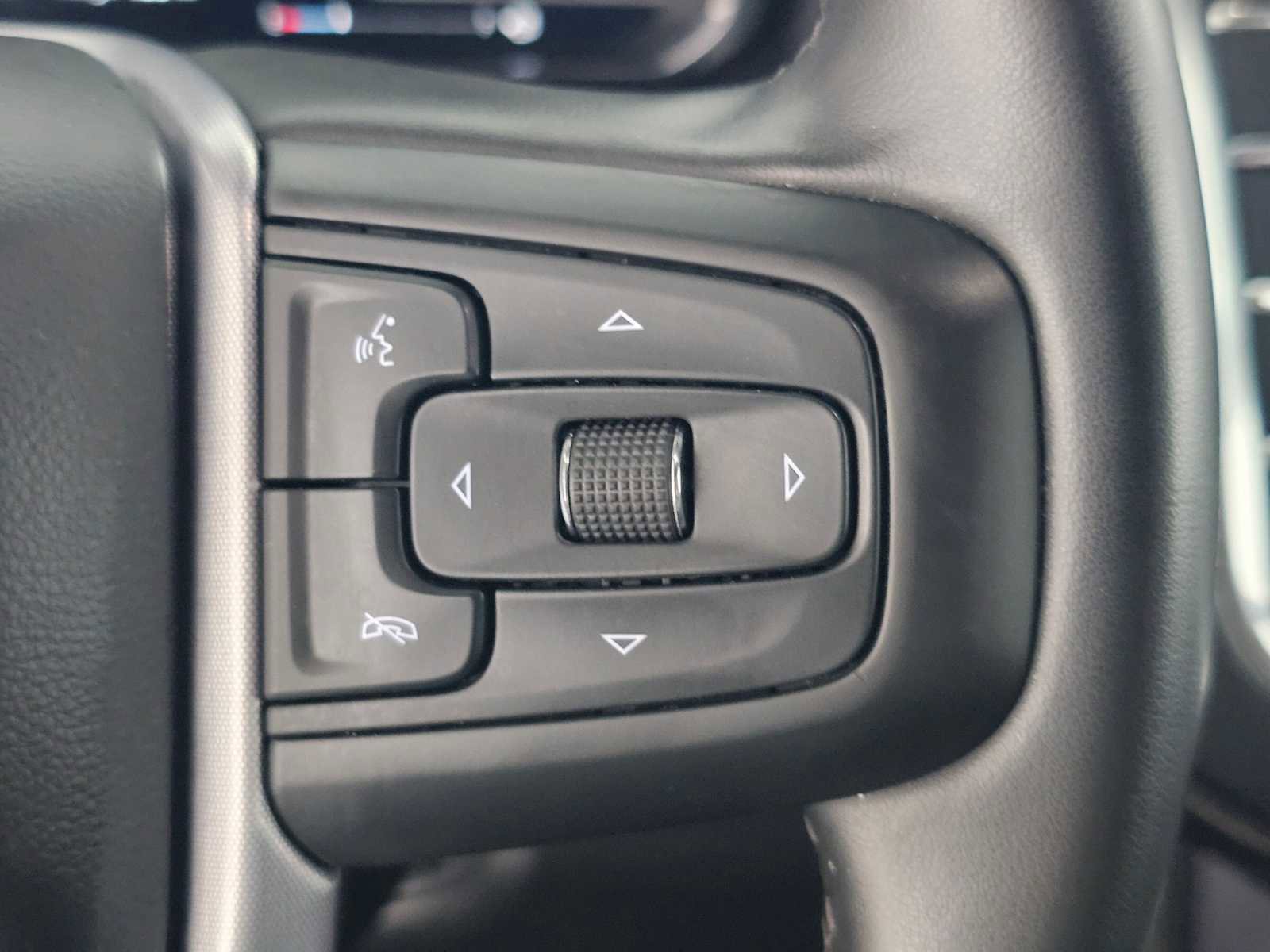 Used 2024 GMC Yukon SLT image 31