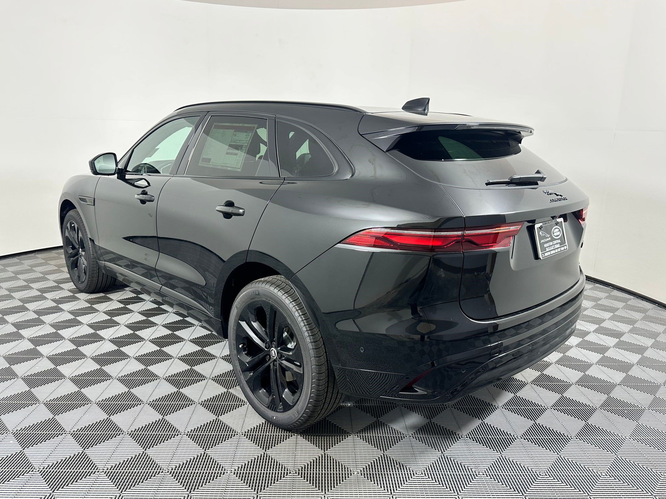 Used 2026 Jaguar F-PACE R-Dynamic S AWD/4WD image 3