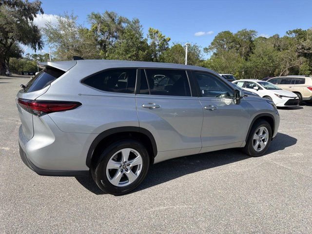Used 2023 Toyota Highlander L image 2