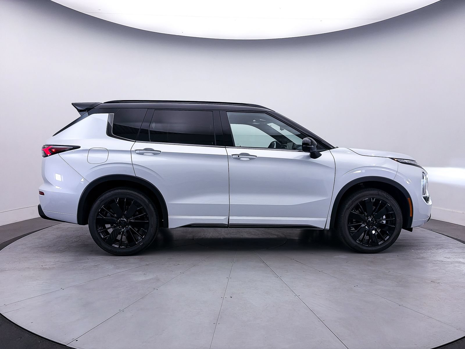 New 2026 Mitsubishi Outlander SEL Black Edition AWD/4WD image 8