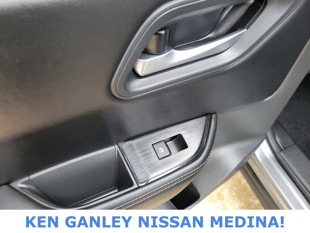 Certified 2025 Nissan Rogue SV FWD image 40