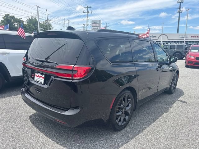 Used 2021 Chrysler Pacifica Touring w/ S Appearance Package FWD image 12