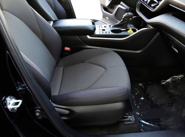 Used 2023 Toyota Highlander LE image 12