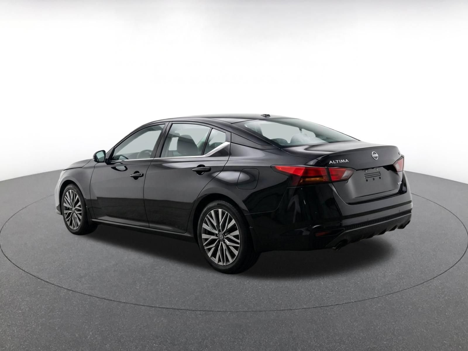Used 2025 Nissan Altima 2.5 SV FWD image 6