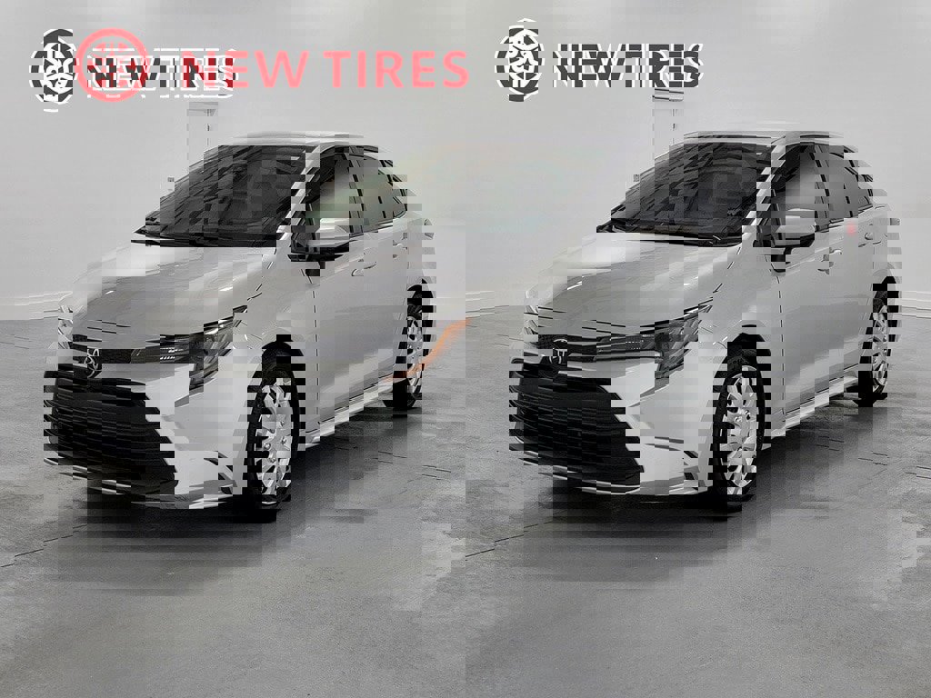 Used 2024 Toyota Corolla LE image 3