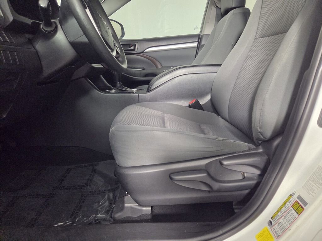 Used 2019 Toyota Highlander LE image 13